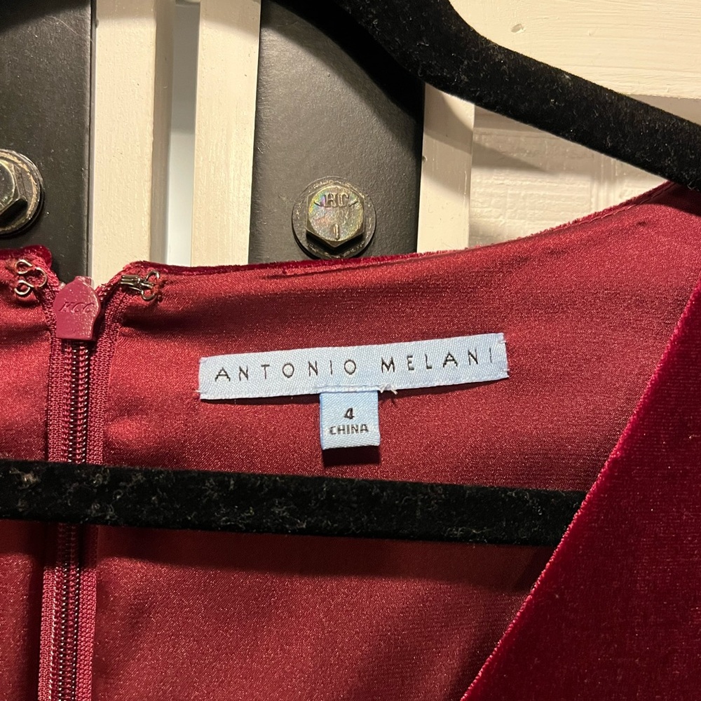 Brand: Antonio Melani Size: 4 Color: Burgundy (velvet)